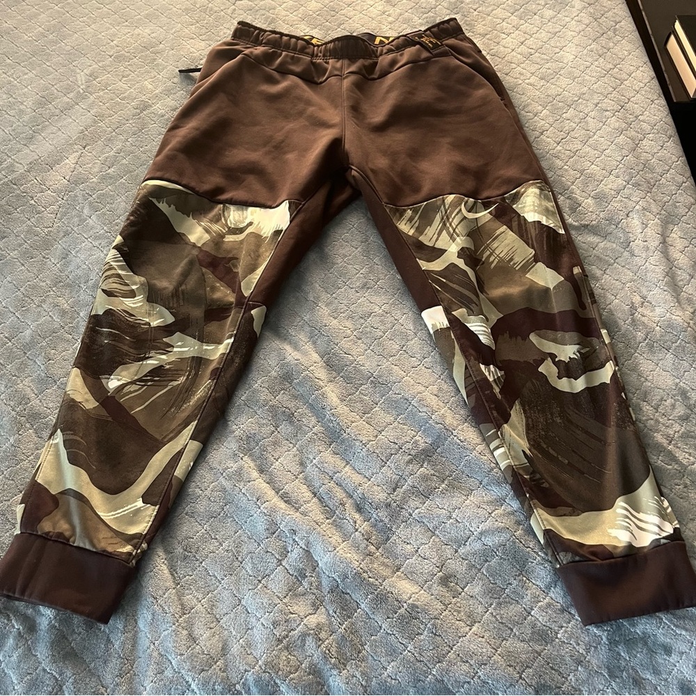 Nike Men's Camouflage Jogger‎ Pants in Brown and Gray